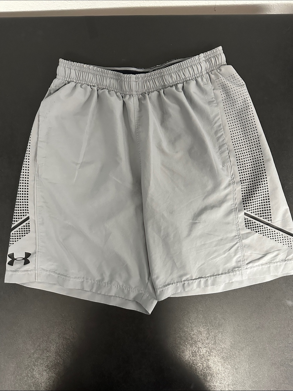 Under Armour Men's Light Gray Athletic Shorts